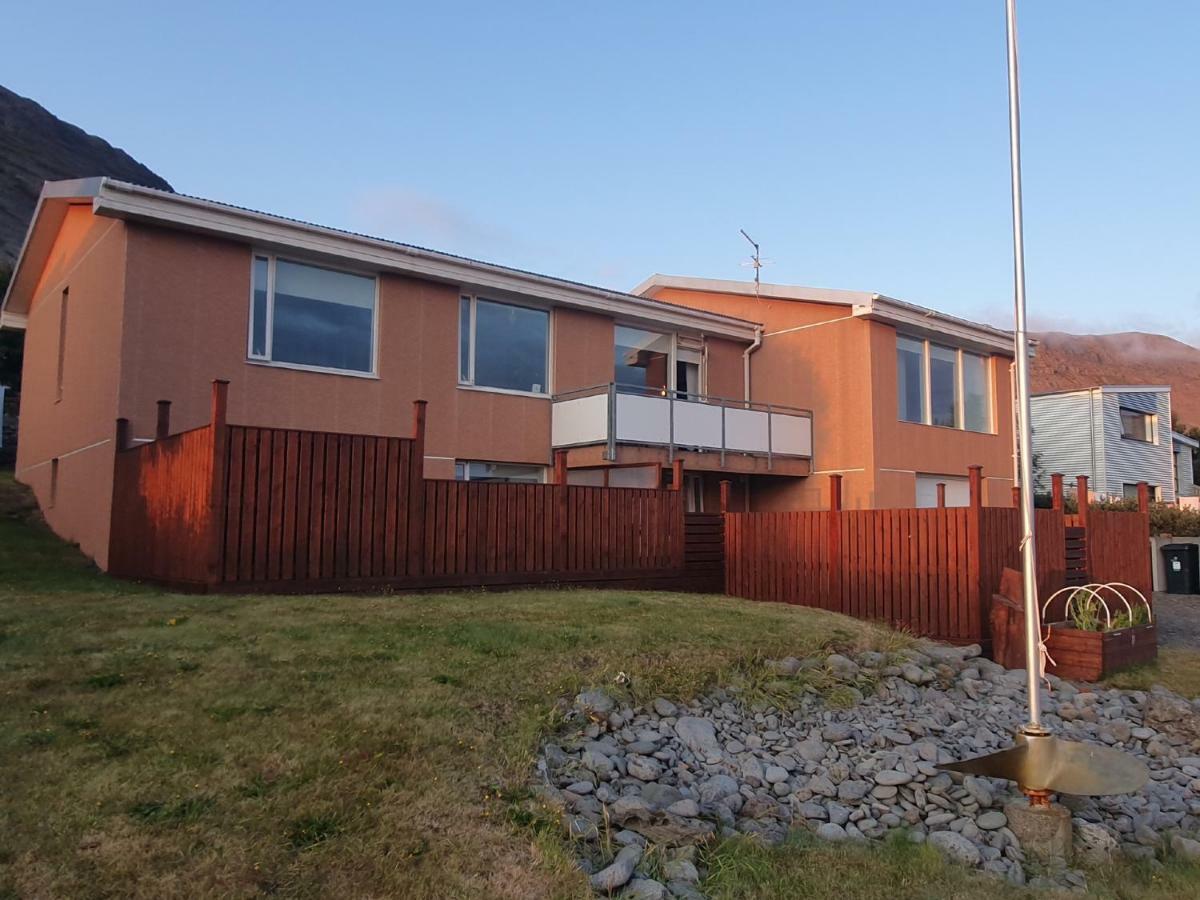 Отель Brunnar 4 Patreksfjordur Экстерьер фото